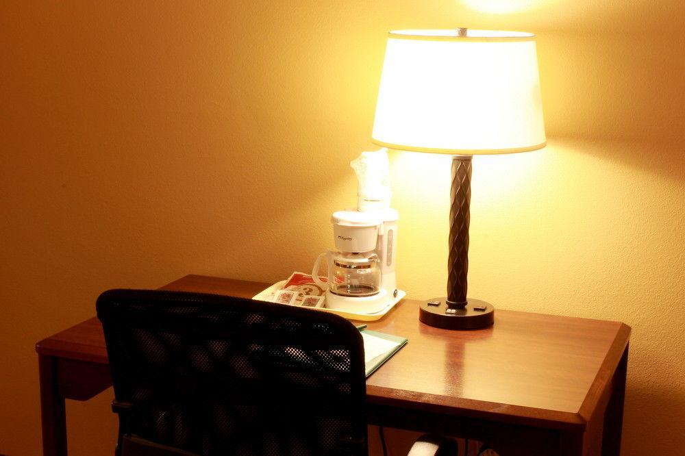 Best Western Woodland Inn Bagian luar foto