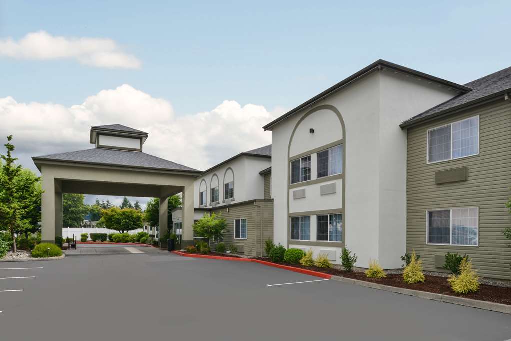 Best Western Woodland Inn Bagian luar foto