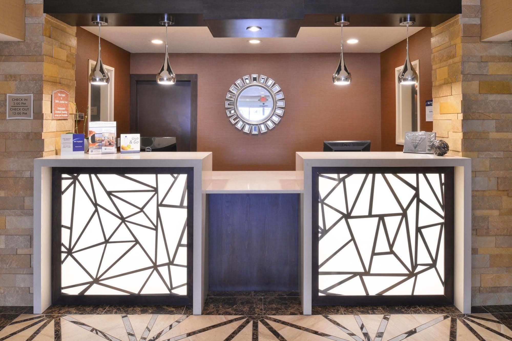 Best Western Woodland Inn Bagian luar foto