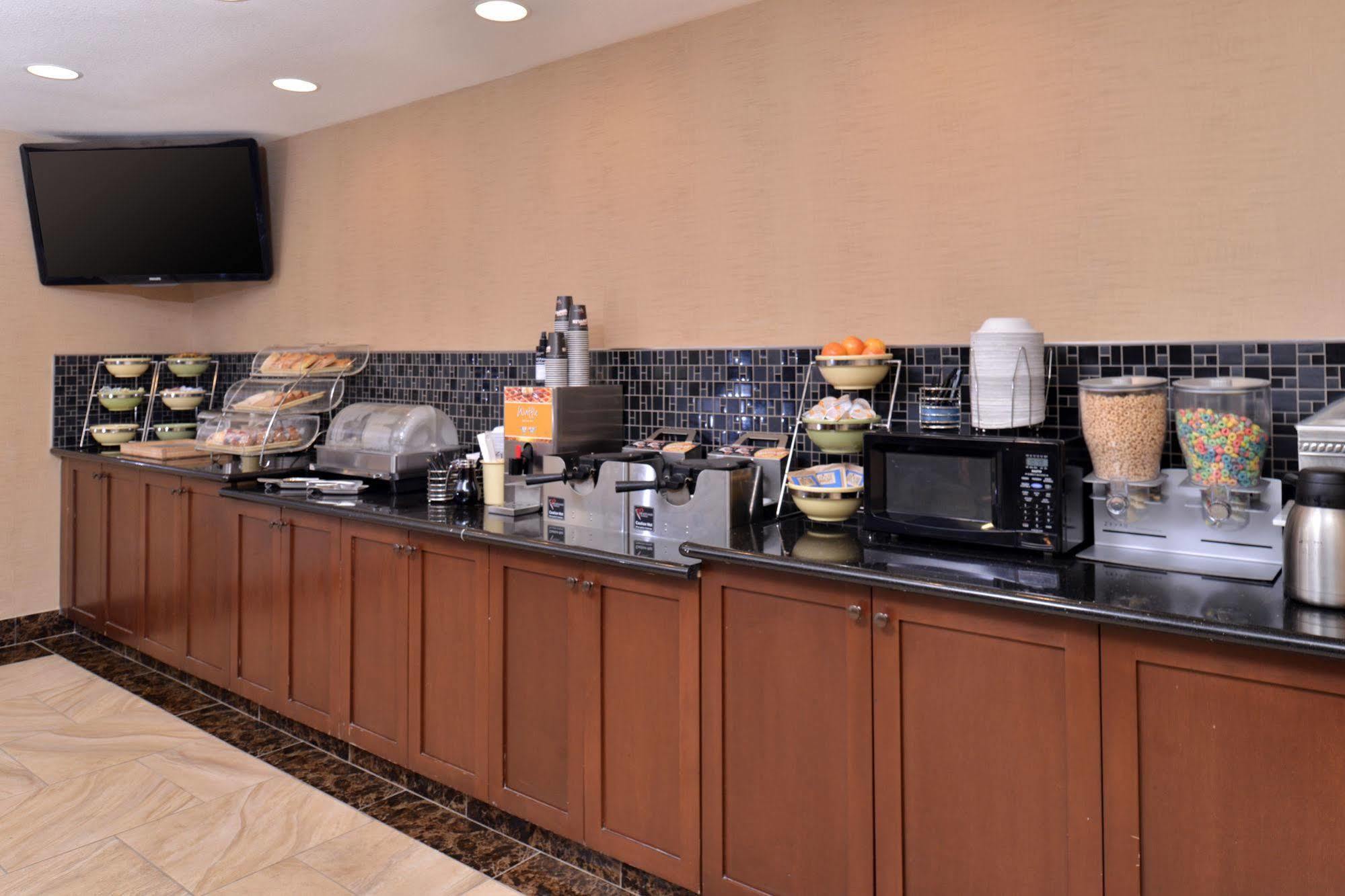 Best Western Woodland Inn Bagian luar foto