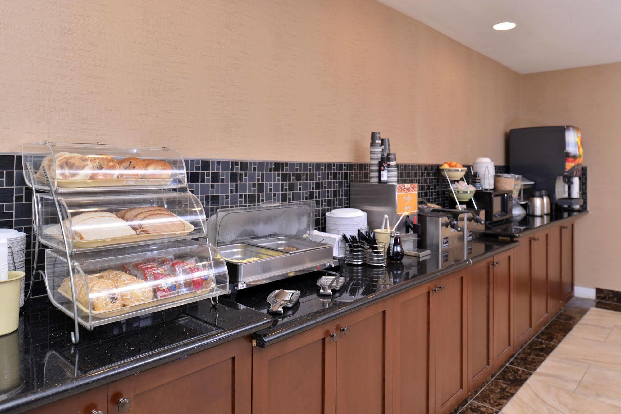 Best Western Woodland Inn Bagian luar foto