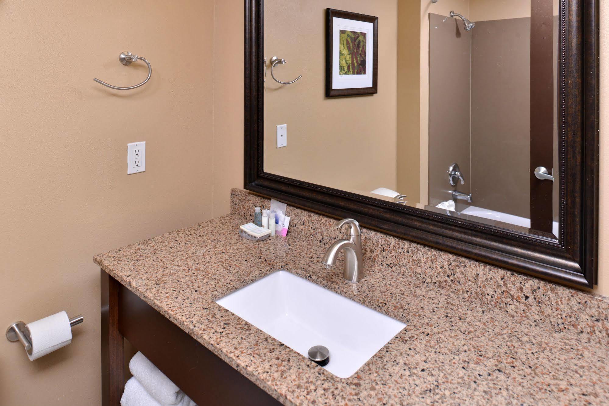 Best Western Woodland Inn Bagian luar foto